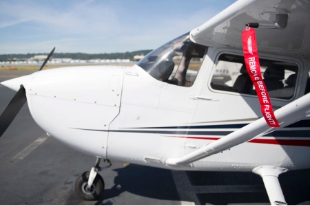 جاکارتی خلبانی Remove Before Flight